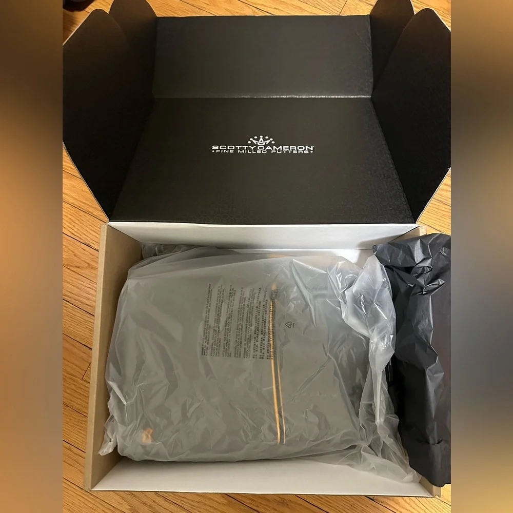 *NEW* 2025 Scotty Cameron Club Cameron Grey Yellow Limited Lined Cooler Backpack - Picture 3 of 3